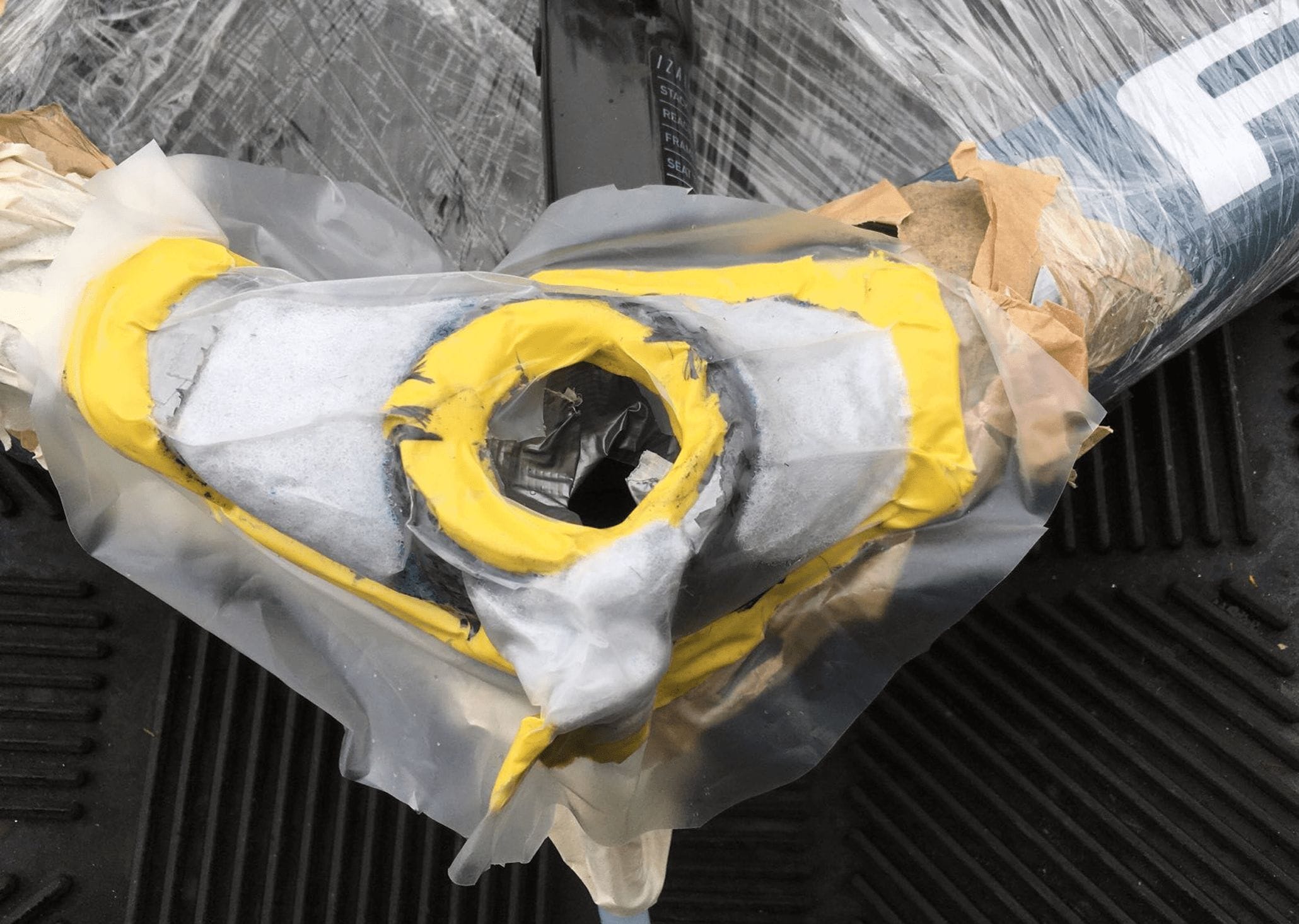 Vakuumkonsolidierung durch NIJO Components einer fachgerechten Carbon Rahmenreparatur